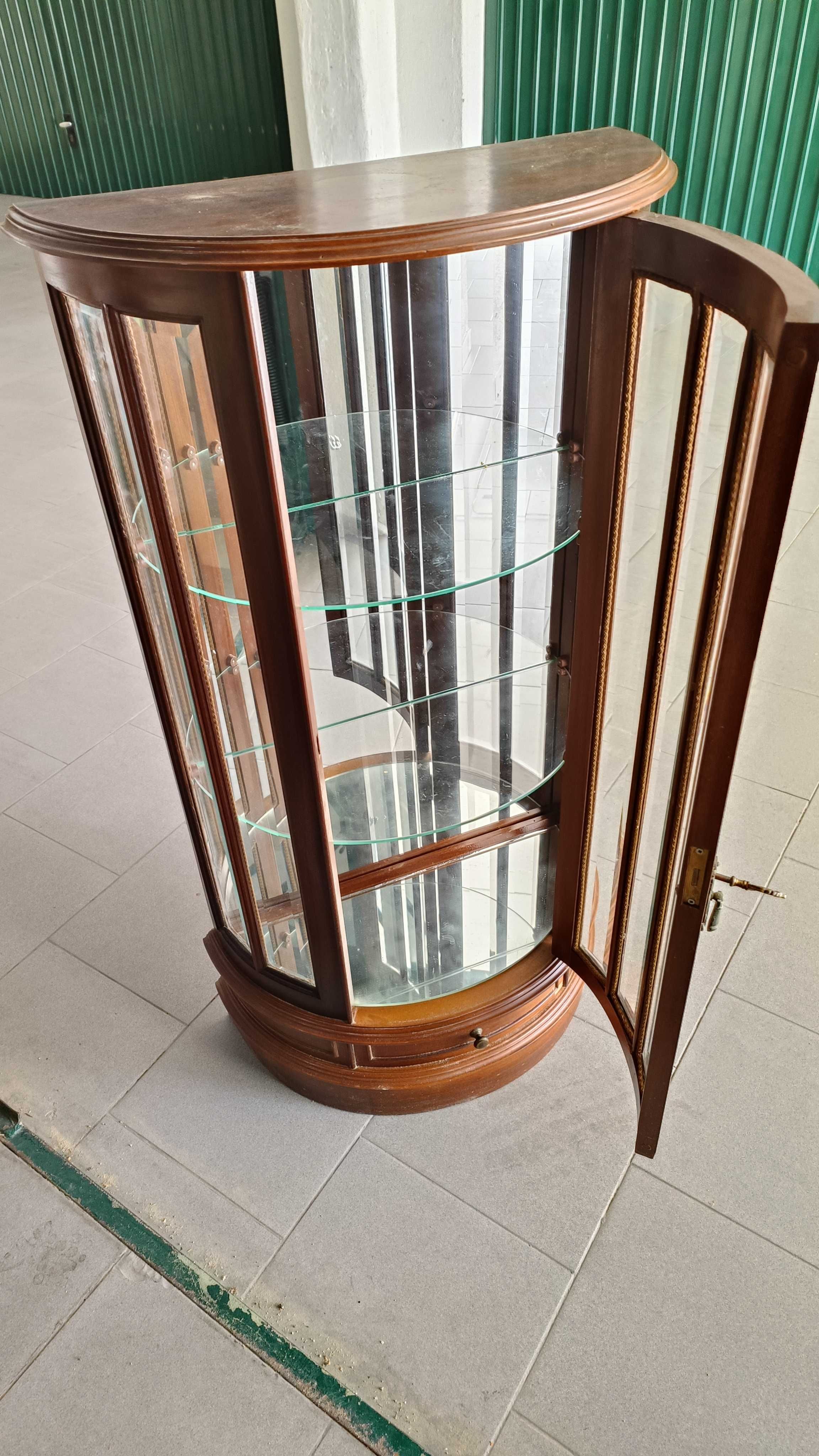 Móvel de Vitrine de Madeira Clássica com Vidro