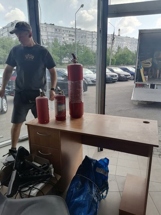 Продаются вогнегасники 3 штук по цене 400 грн за единицу.и