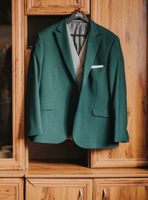 Męski garnitur ślubny butelkowa zieleń