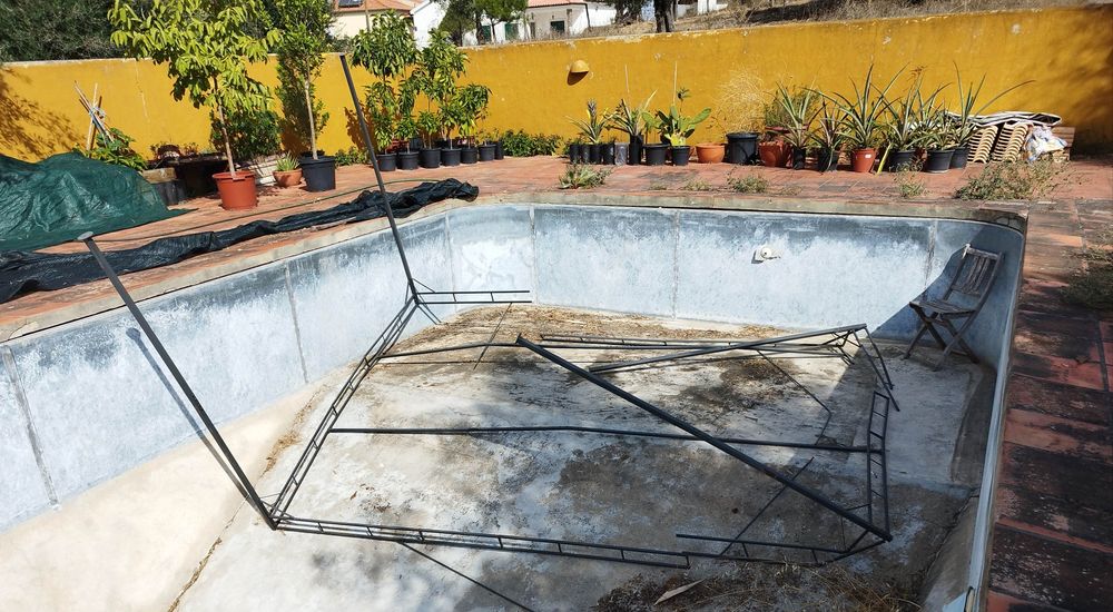 Gazebo com estrutura em aço para peças