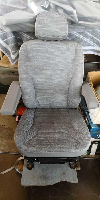 Fotel Vivaro Trafic kierowcy  Ławka  . Podłokietnik. IDEALNY