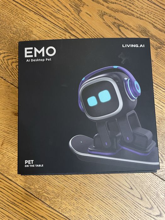 Emo robot розумний робот