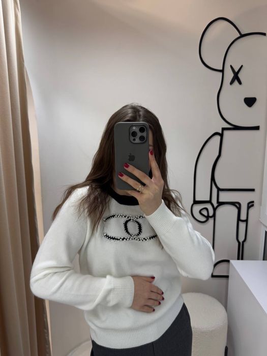 Тепла кофтинка жіноча Chanel, біла вʼязана