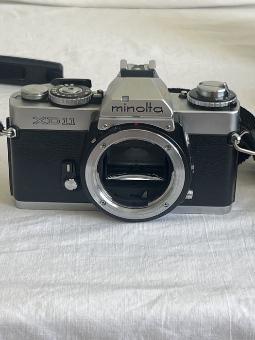 Aparat Minolta XD 11 plus trzy obiektywy i akcesoria