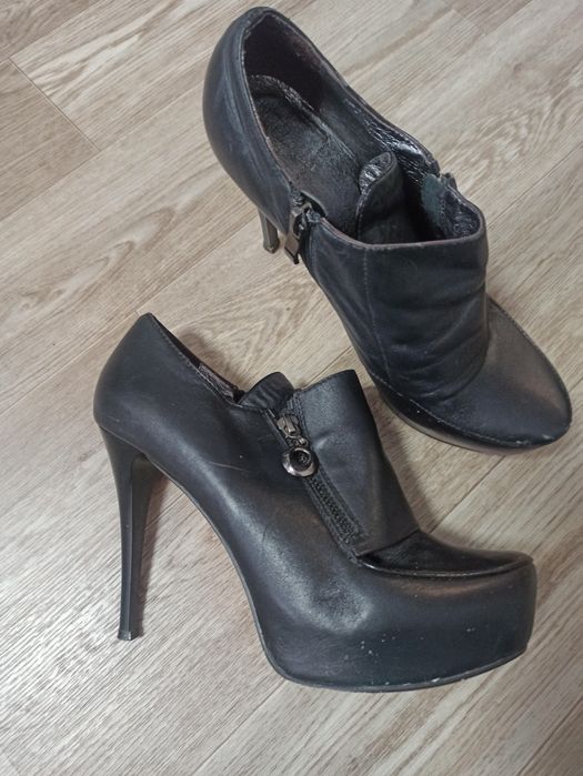 Кожаные полусапоги, ботинки на каблуке, шпильке Vitto Rossi