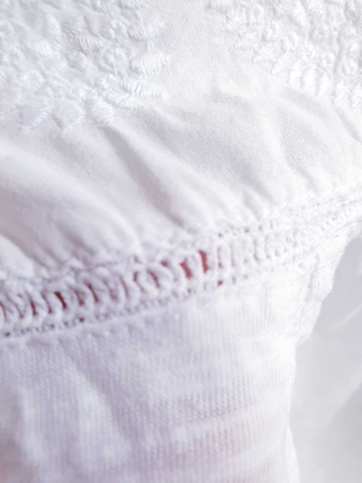 Biała haftowana koszulka t-shirt TU 40