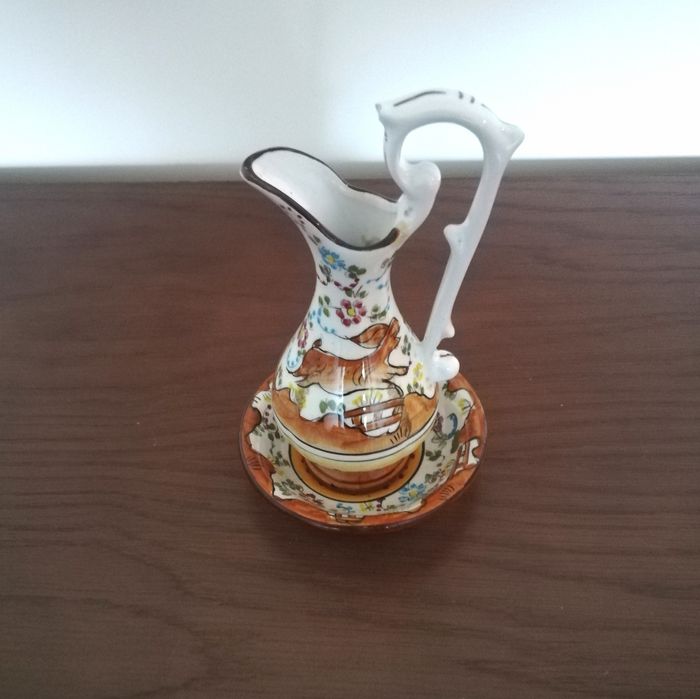 Jarro com prato vintage, pintados à mão