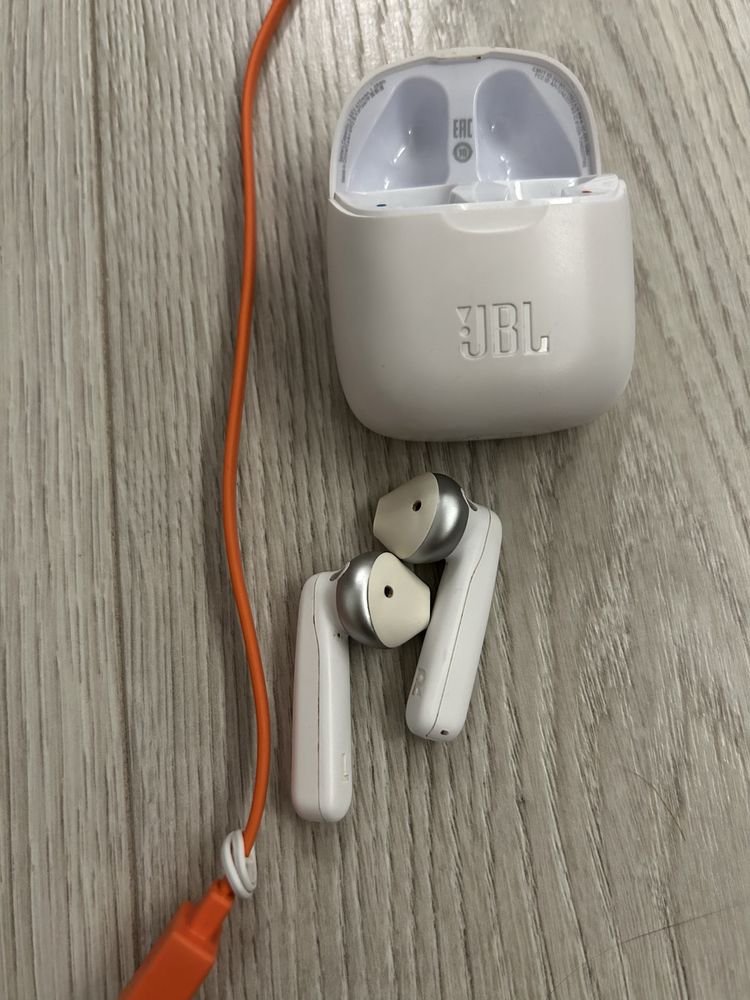 Słuchawki bezprzewodowe JBL Tune 220 TWS