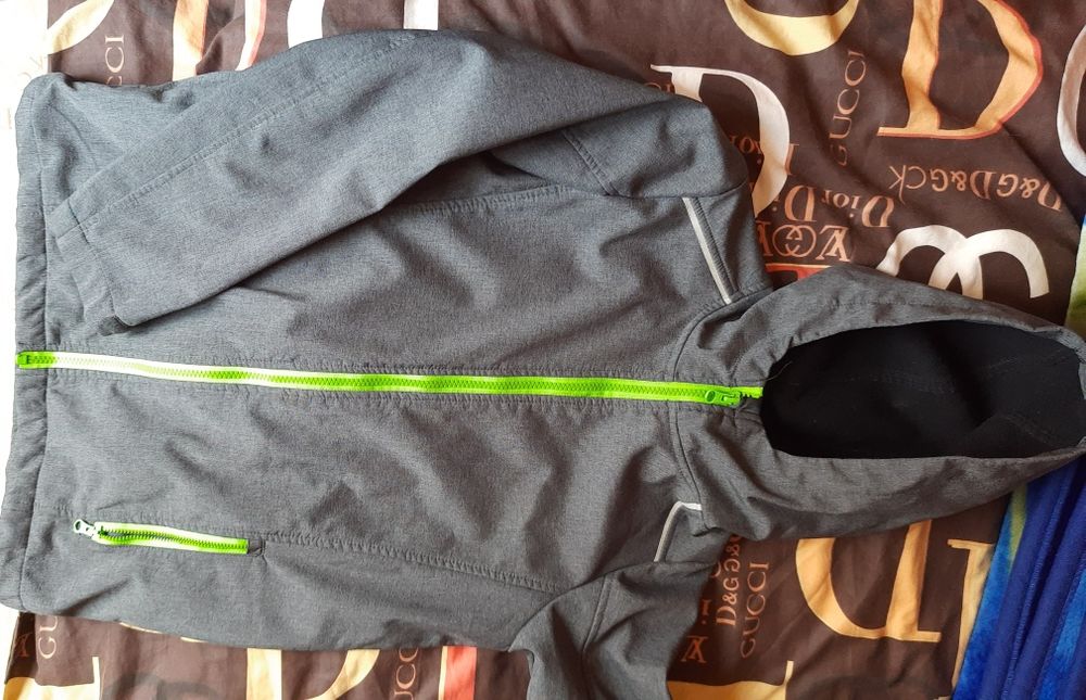 Куртка на флисовой подкладка. 10-12 лет.