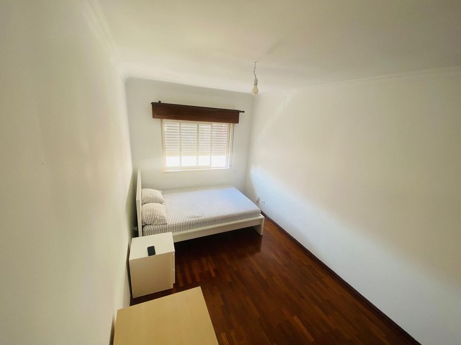 Alugo Quartos para casal em Cacém