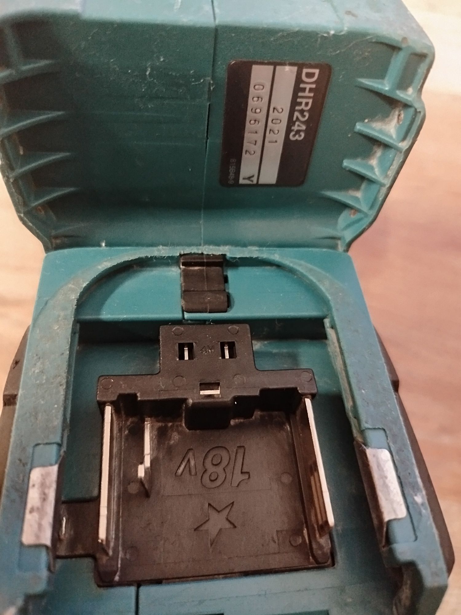 Młotowiertarka Makita DHR 243 LXT BL 18V
