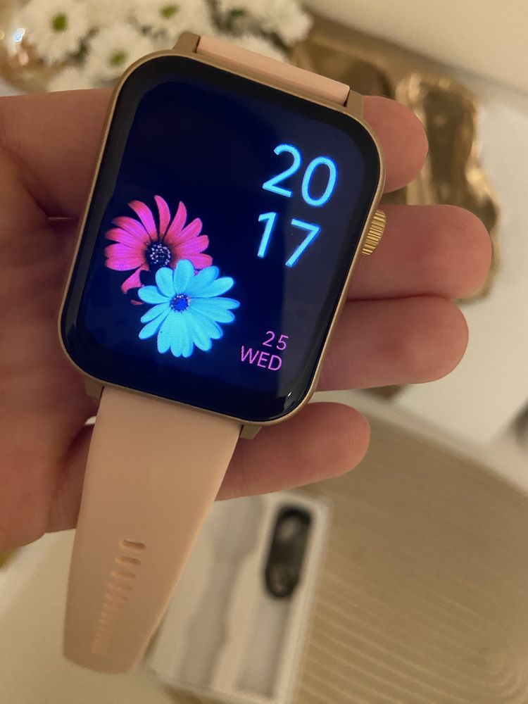 Zegarek smartwatch z 3 dodatkowymi opaskami