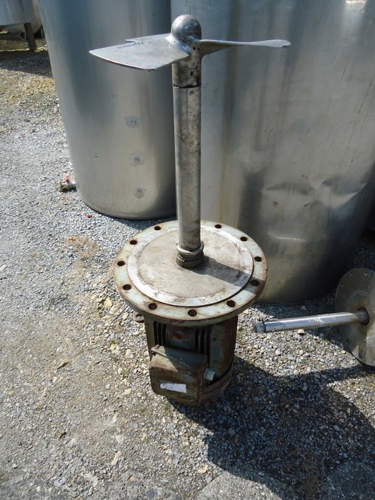 Silnik z mieszadłem nierdzewnym