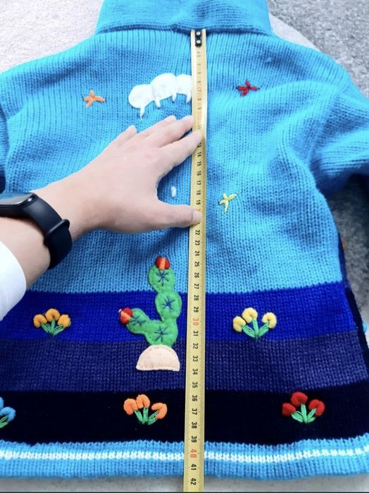Piękna wyszywana wełniana kurteczka dziecięca unikatowa gruba ciepła