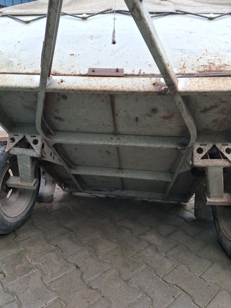 Легковий причіп.