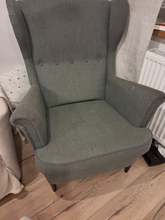 Uszak ikea kolor szary nóżki czarne