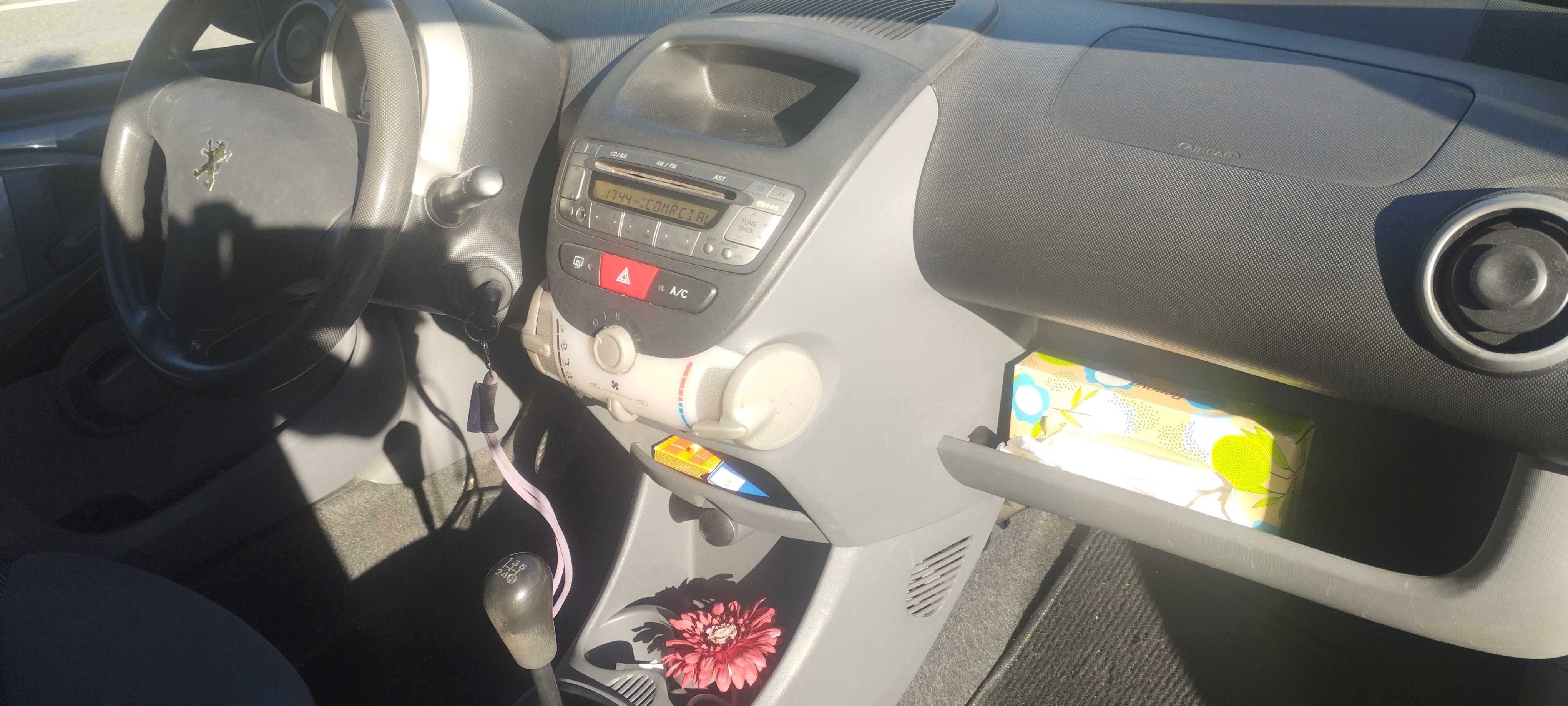 vendo carro usado muito estimado