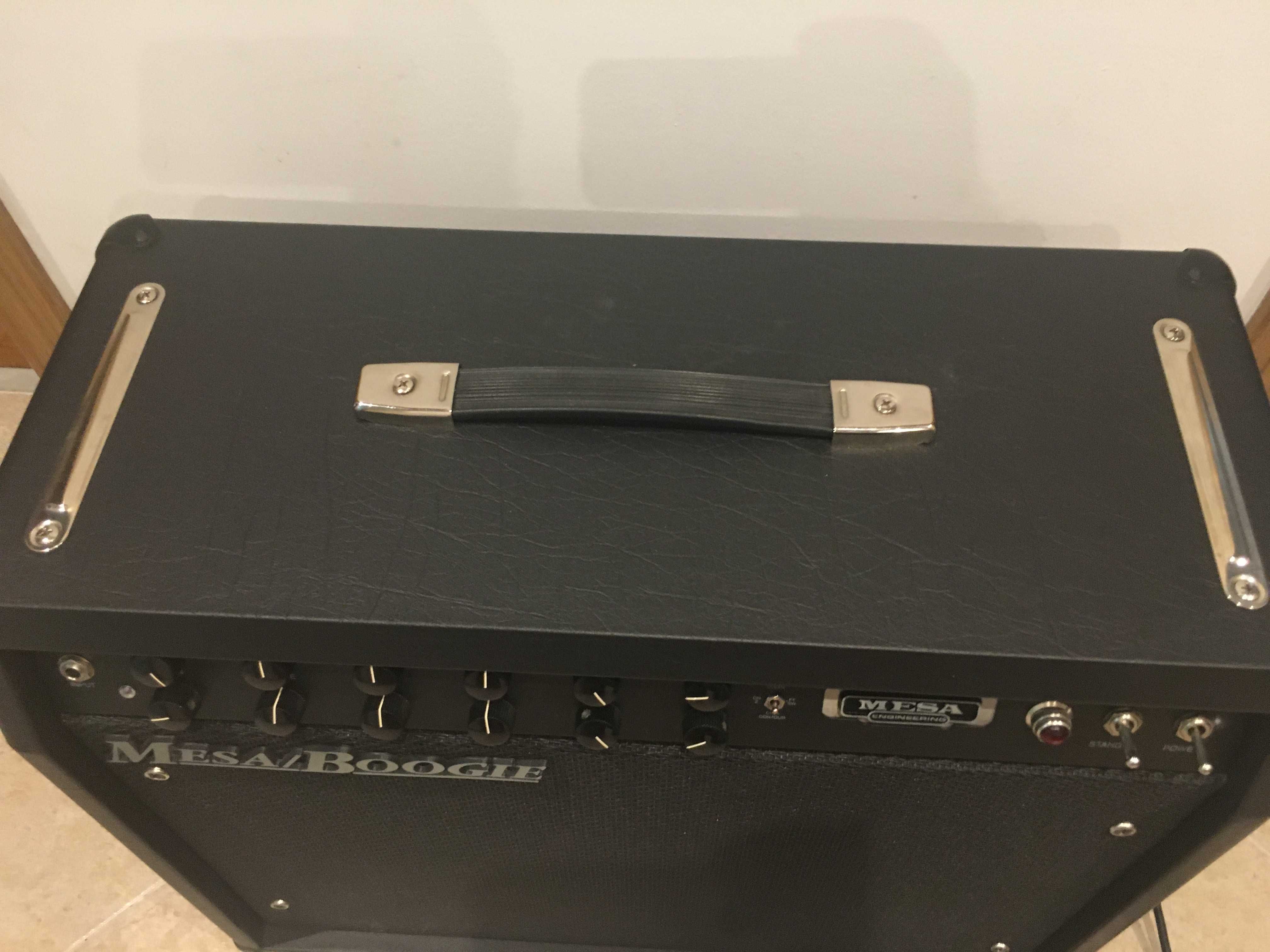 Amplificador a válvulas Mesa Boogie F-50 combo