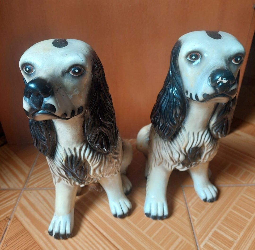 Cães em cerâmica