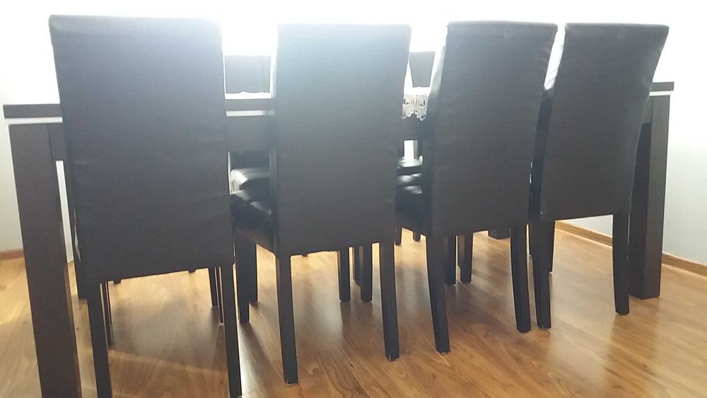 Stół plus 8 krzeseł
