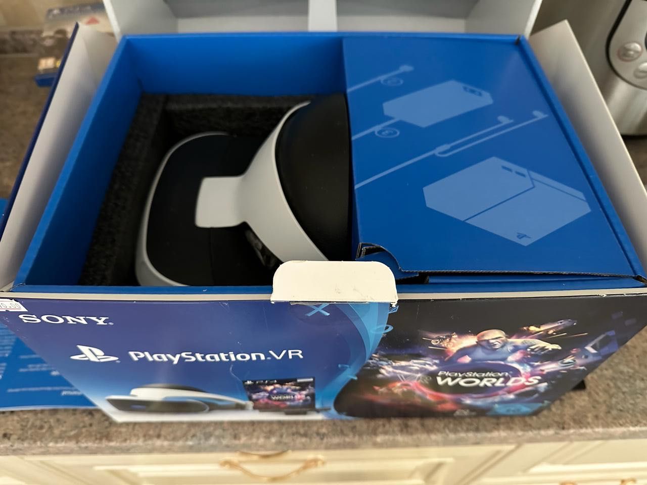 PlayStation®4 Pro VR 1
