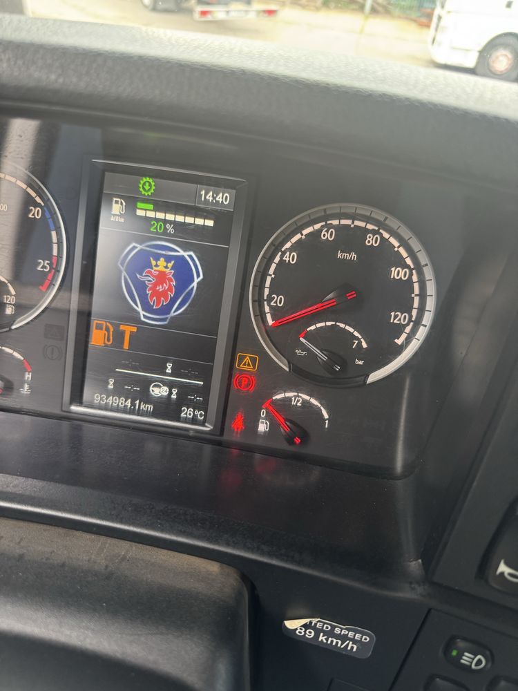 Scania  R450 6x4 z dzwigiem do drewna