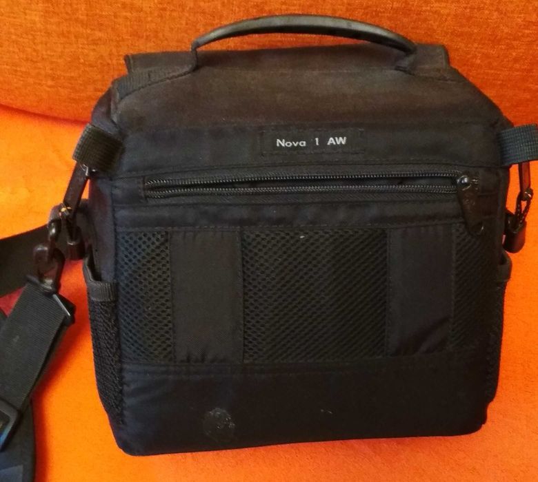 Сумка для фотоаппарата Lowepro Nova 1AW