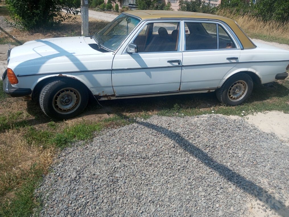 Продам Мерса 123