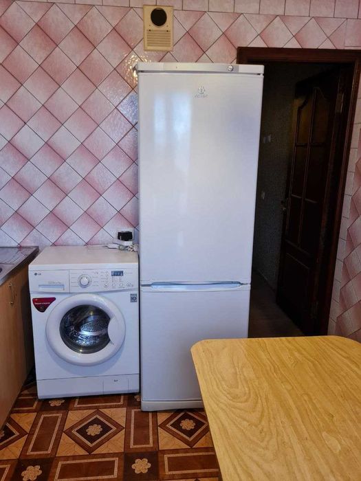 Продам 2 кімн. квартиру на Молодіжному, зуп. Героїв України. 32000