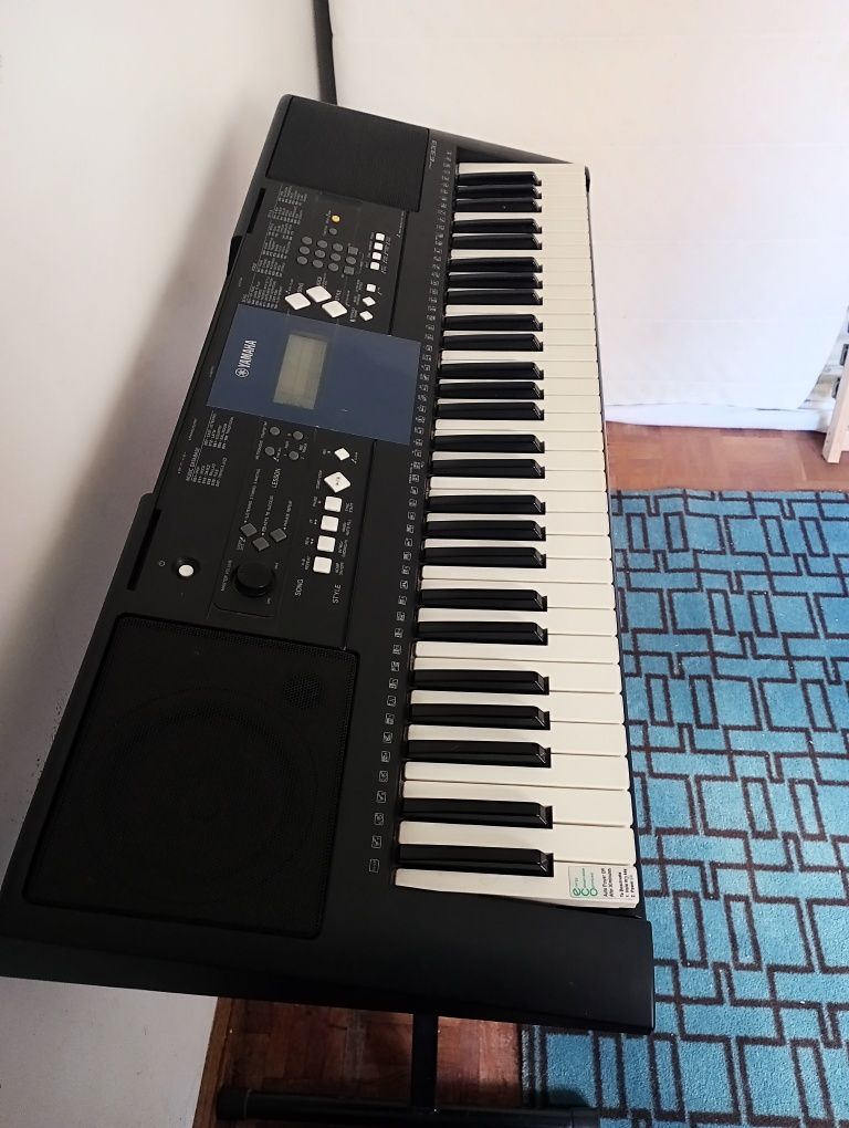 Teclado Yamaha PSR E2333