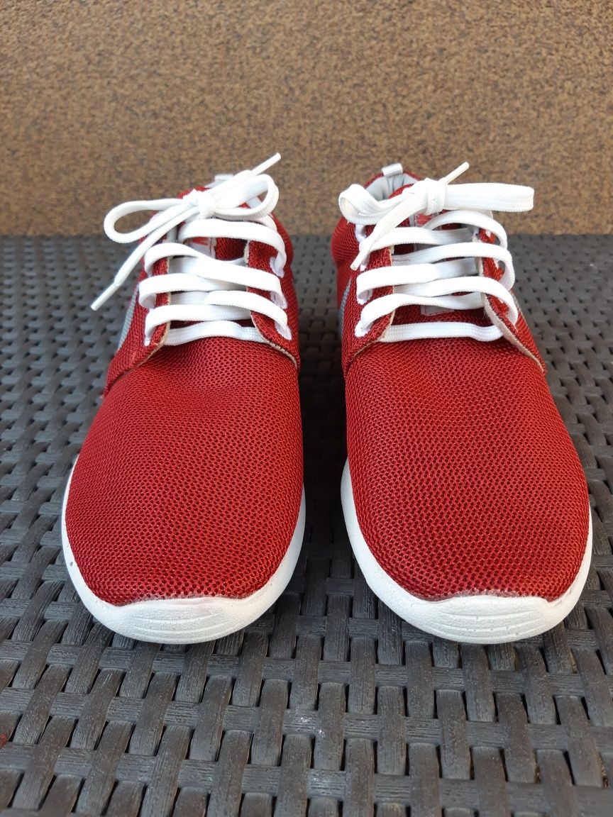 Buty sportowe czerwone Nike roz. 39.