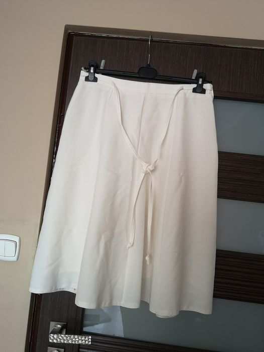 Spódnica w kolorze kremowym