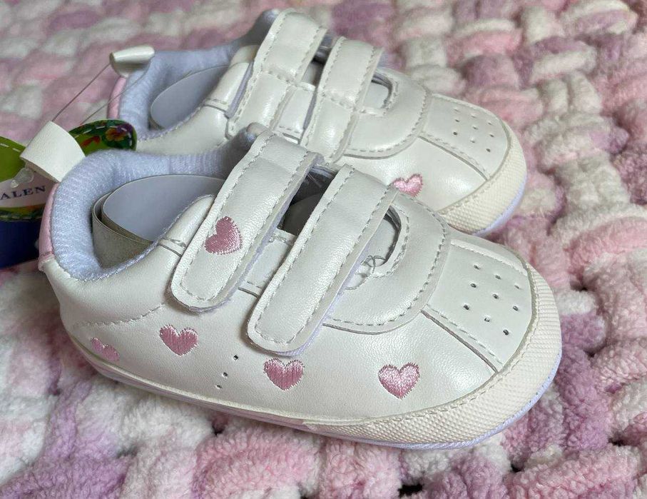 Кросівки для дитини