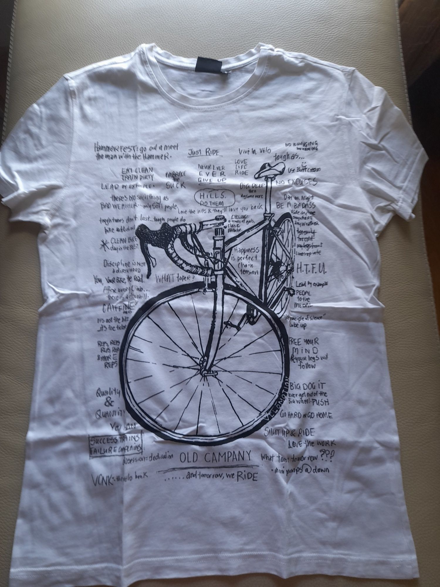 Camisola branca.