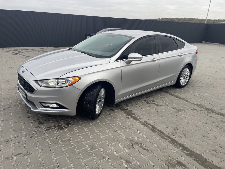 Ford Fusion надійне економне авто