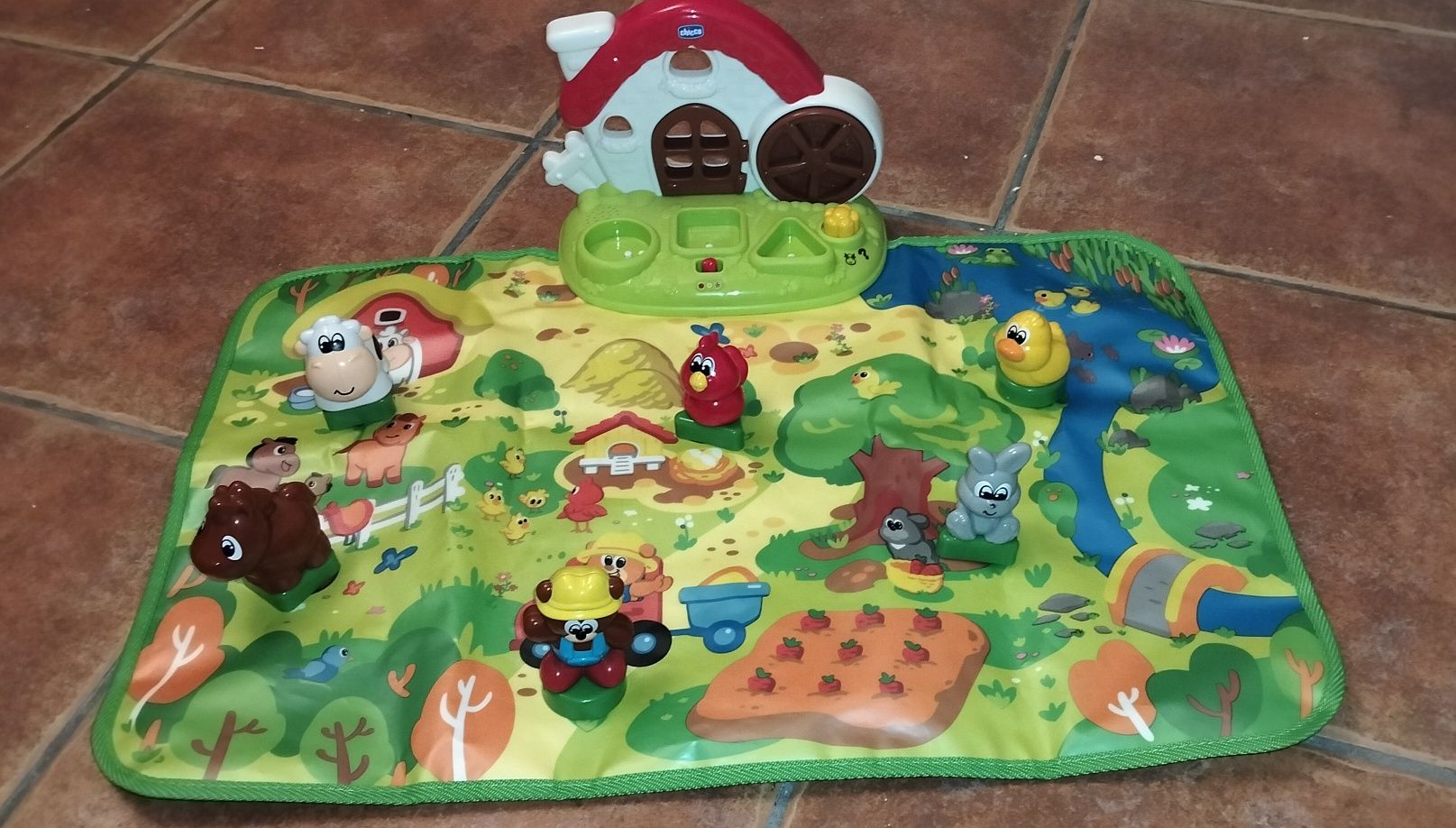 Tapete interativo da quinta Chicco