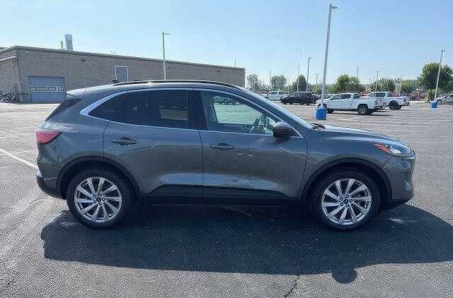 2022 Ford Escape Hybrid Titanium