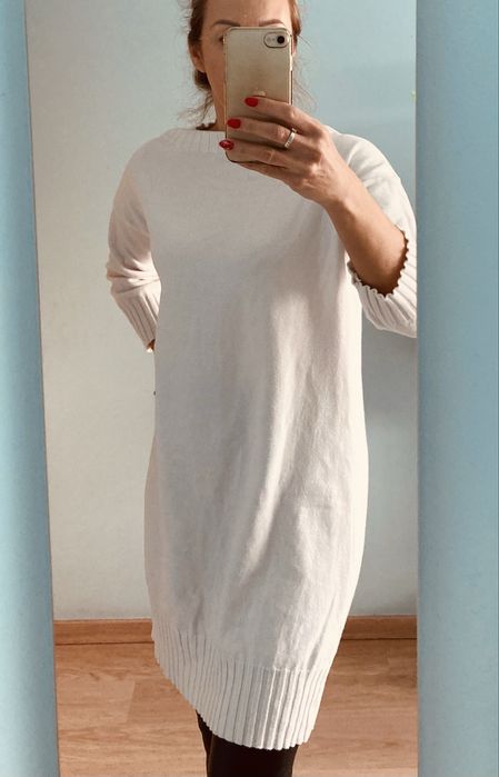 Dlugi bialy sweter