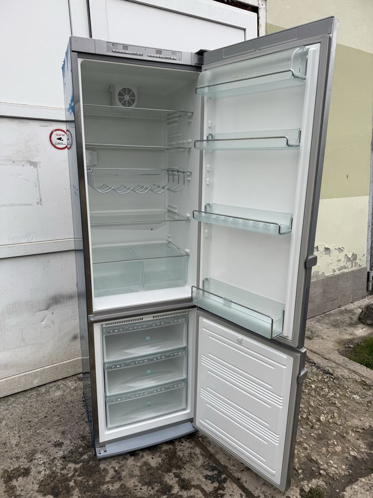 Холодильник з нержавіючоі столі 2м Miele KFN8762