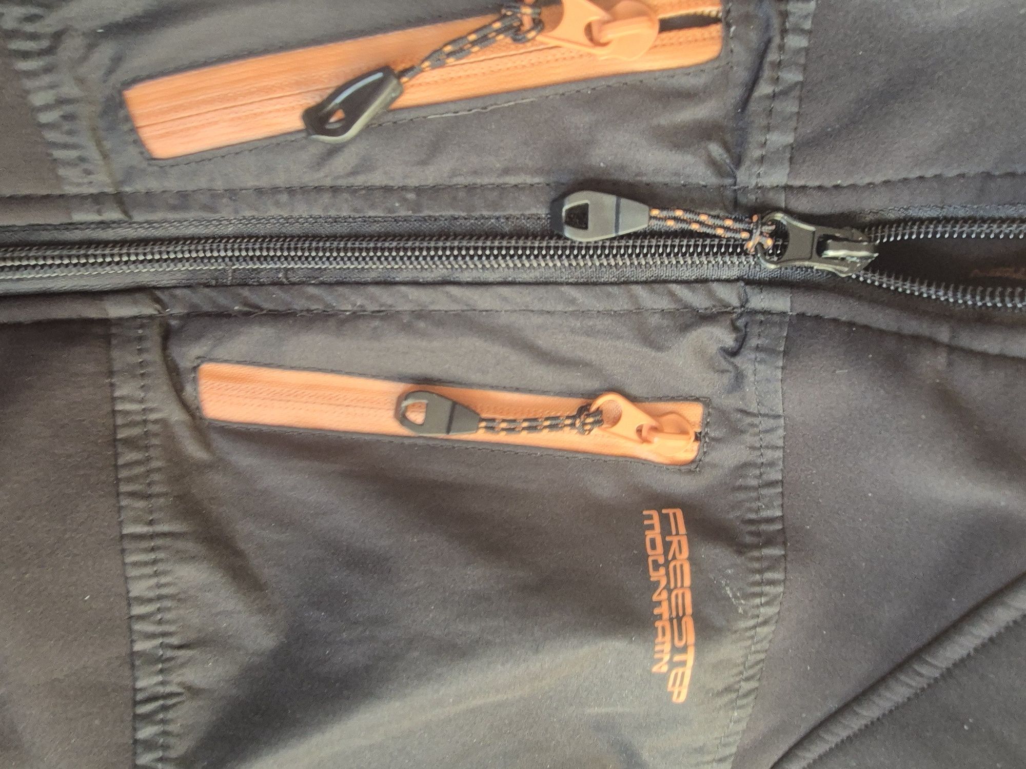 Kurtka softshell czarna 140