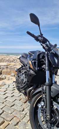 Motociclo Yamaha MT-07 de 2021 - 55KW - Akrapovic (negociável)