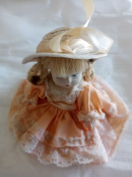 Bonecas totalmente de porcelana