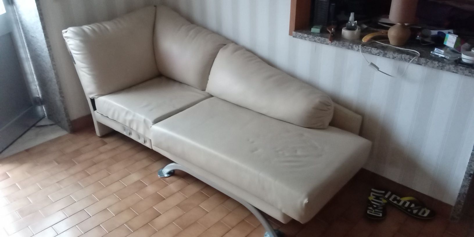 Sofá de canto com chaise longue - LIQUIDAÇÃO