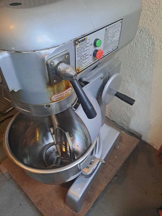 Máquina amassar pão e bolos