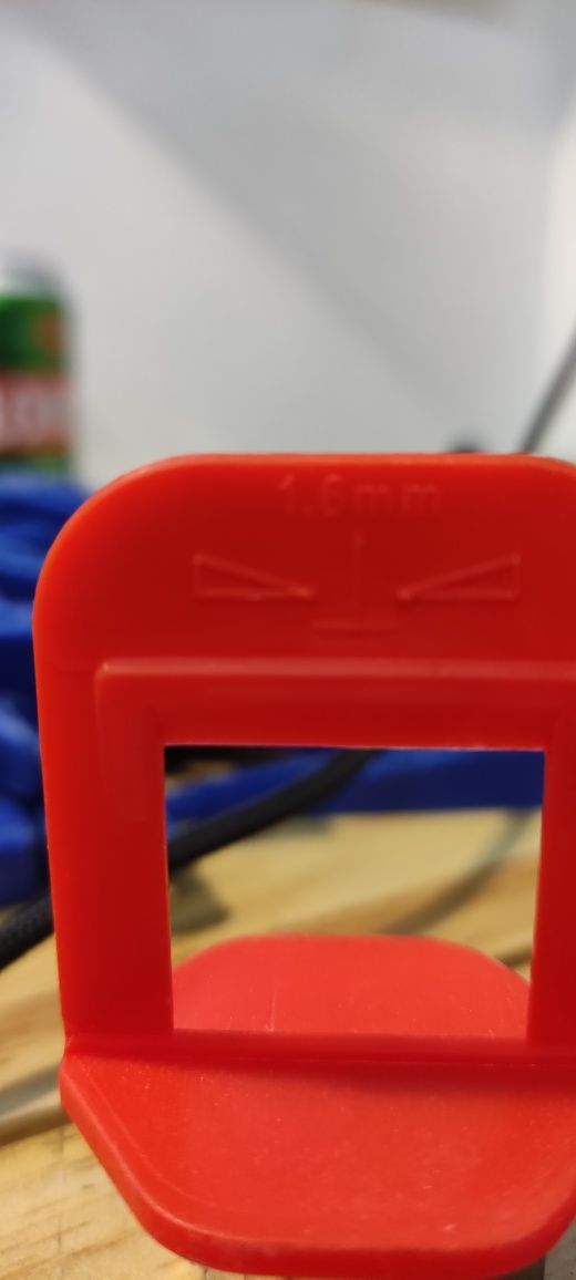 System poziomowania płytek plus szczypce