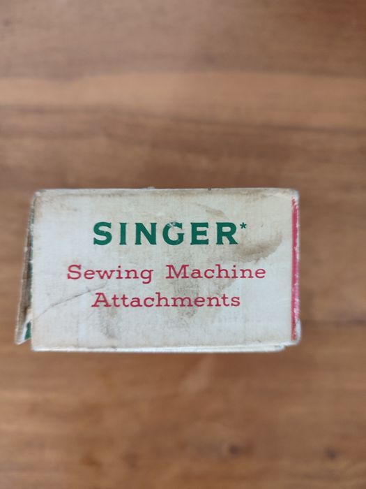 Caixa de cartão de acessórios Singer ( só caixa)