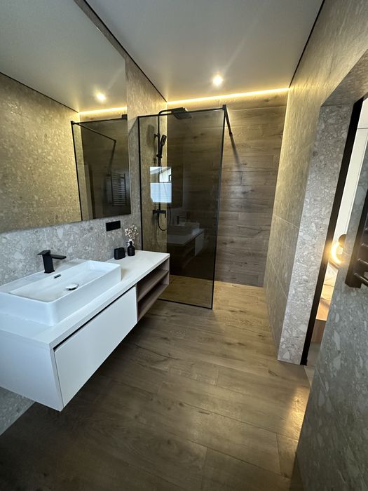 Будинок з ремонтом , меблями і технікою /без %