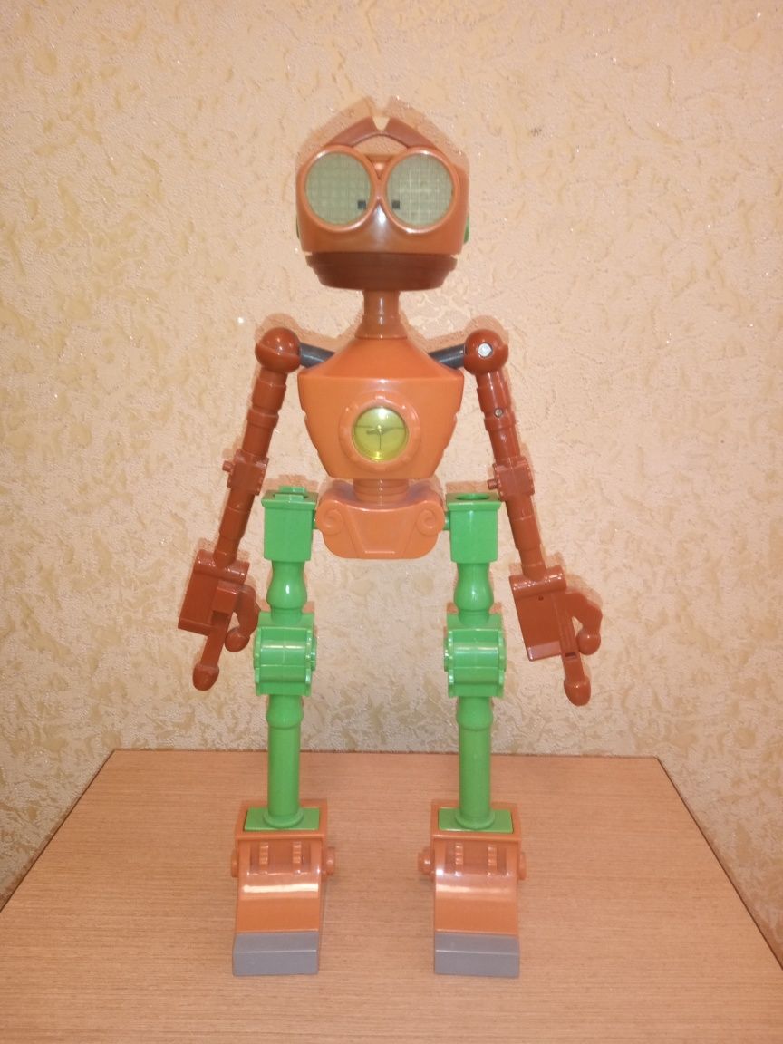 Игрушка с Макдональдса робот Бен 2002 год