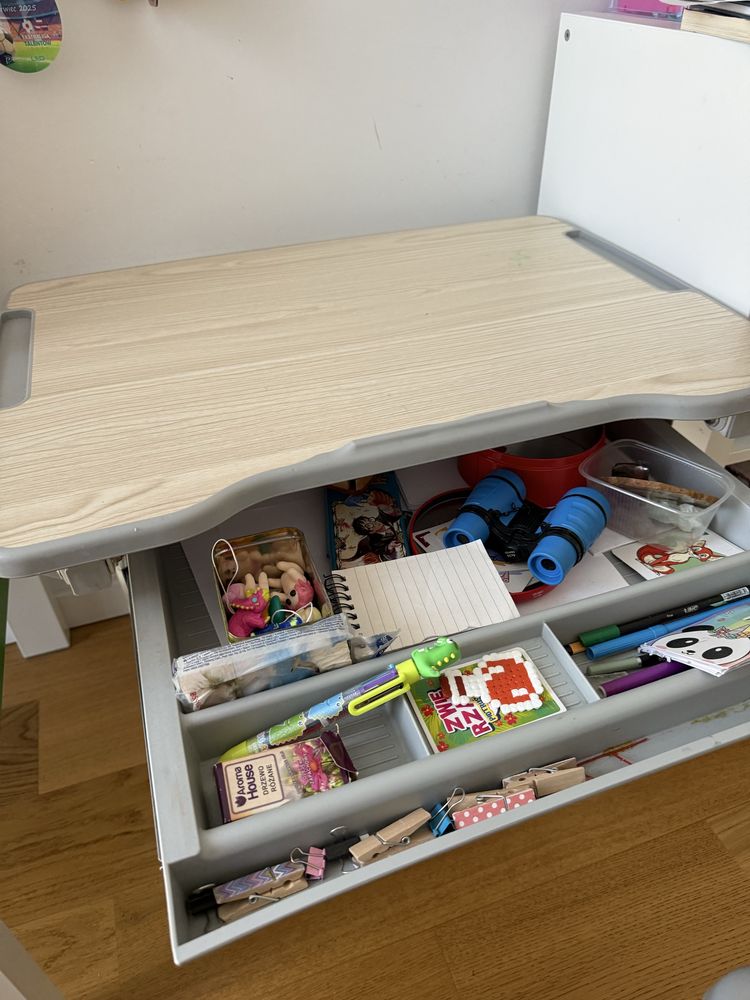 Biurko i krzesło fun desk regulowane nachylane dziecko dziecięce