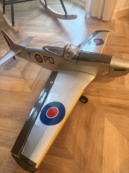 Model RC P-51 mustang w polskim malowaniu